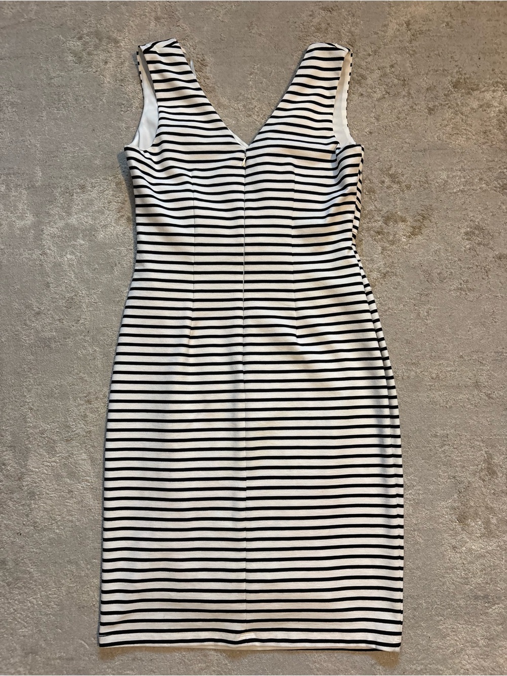 Le Chateau Black & White Striped Bodycon Sheath Dress with Ruching Size Xlarge - Picture 6 of 10